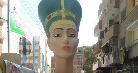 بالصور.. رأس نفرتيتى تجوب شوارع المنوفية فى أسبوع شباب الجامعات