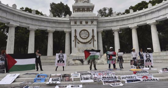 نتنياهو ضيف ثقيل على المكسيك.. مواطنون يستقبلونه بعلم فلسطين وصور الانتهاكات