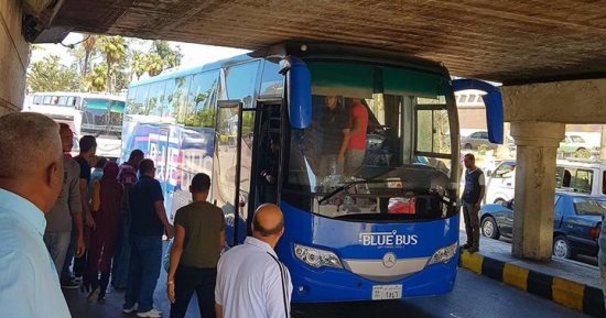 قارئ يرصد "انحشار" أتوبيس أسفل قاعدة كوبرى المندرة فى الإسكندرية