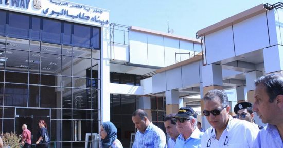 بالصور.. وزير النقل يتابع أعمال تطوير ميناء طابا البرى