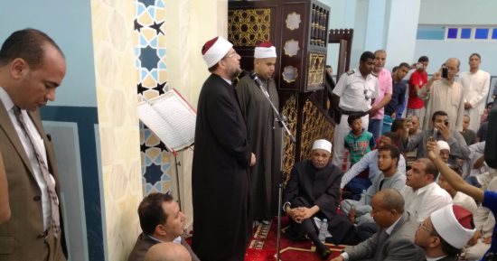 بالصور.. وزير الأوقاف يفتتح مسجد العتيق بالضبعية غرب الأقصر