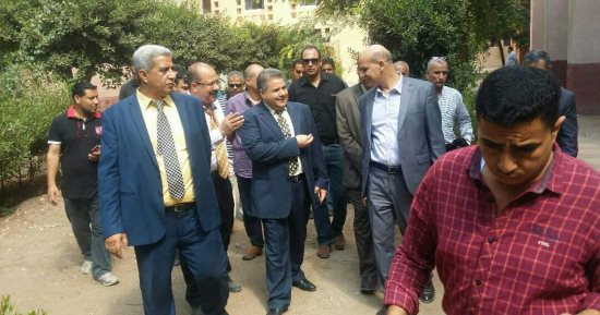 بالصور .. رئيس جامعة بنها يتفقد الكليات فى أول أيام الدراسة 