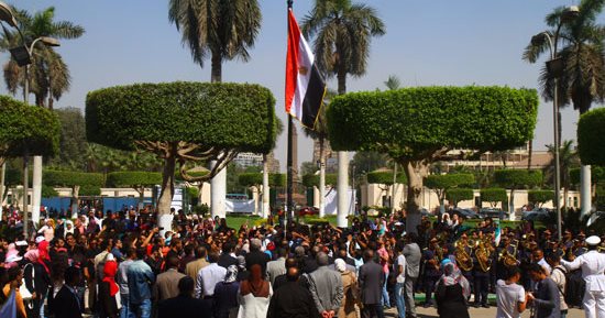 الإفتاء: لا توجد موانع شرعية لتحية العلم أو الوقوف للسلام الوطنى