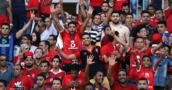 بالصور.. توافد جمهور الأهلي على مدرجات برج العرب قبل موقعة الترجى