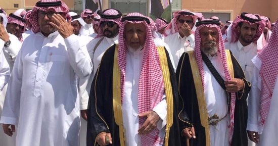 بالفيديو والصور.. قادة قبيلة آل مرة يؤيدون شيخهم ضد الإجراءات القطرية