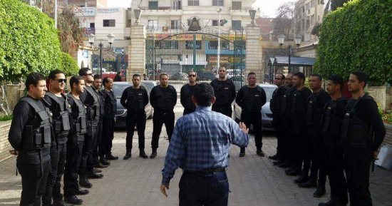 بالصور.. تشديدات أمنية بجامعة بنها مع أول أيام العام الدراسى الجديد