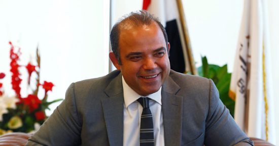 البورصة تواصل تراجعها بمنتصف التعاملات بسبب مبيعات المصريين