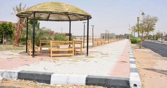 مركز الخارجة يستكمل أعمال الممشى السياحى لافتتاحه فى العيد القومى