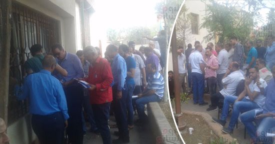 بالصور.. إقبال الحرفيين وأصحاب الورش على كراسات شروط مدينة الأثاث بدمياط.. نفاد العدد المطروح بعد ساعات من فتح باب الحجز.. و228 ورشة تنتظر أبناء المحافظة.. وشركة تسويق عالمية ولوجو مميز للأثاث الدمياطى