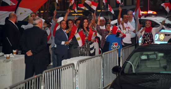 كلاكيت رابع مرة.. السيسى يصل أمريكا لحضور اجتماعات الأمم المتحدة.. هتافات "تحيا مصر" تهز نيويورك فجراً.. الرئيس يلقى كلمة مصر الثلاثاء.. ومصادر: تشمل كافة القضايا الإقليمية والدولية.. وبرنامج عمل مكثف فى زيارته