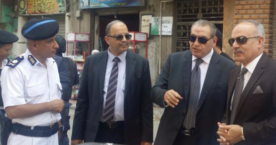 بالصور.. مساعد وزير الداخلية لمنطقة القناة يتفقد قوات تأمين الكنائس بالسويس