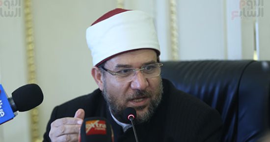 وزيرا الأوقاف والثقافة يفتتحان معرض الكتاب بمسجد عمرو بن العاص