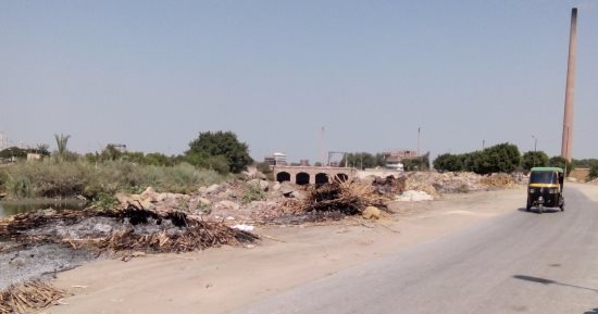 بالصور.. "طريق الموت" يهدد حياة المواطنين بالغربية ومناشدات بسرعة تطويره