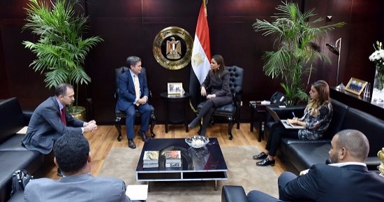 سحر نصر تبحث مع مؤسسة "بيل وميليندا جيتس" تنفيذ الشمول المالى فى مصر
