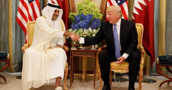 قطر تفتح خزائنها لأمريكا.. الدوحة تسعى لكسب ودها والوقوف بجانبها ضد الخليج.. تتعهد بتوسيع قاعدة العديد..وترسل مليارات لواشنطن خلف ستار تمويل المؤسسات البحثية.. وتتعاقد مع شركات استشارية أمريكية للخروج من أزمتها