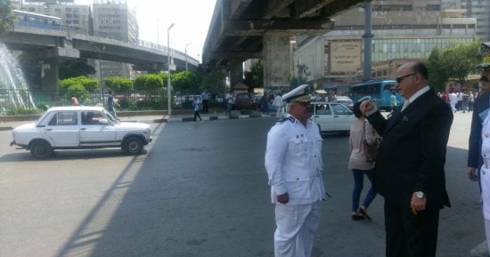 بالصور.. مدير أمن القاهرة يوجه بمنع الانتظار الخاطئ فى حملة إزالة إشغالات 