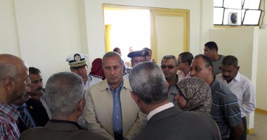 محافظ السويس معنفا إدارة التعليم الفنى: "لو مش قد المسوؤلية نجيب ناس تانية"