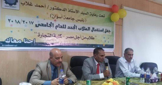 رئيس جامعة أسوان يتفقد سير الدراسة داخل الكليات 