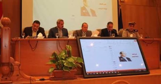 محافظ دمياط يعقد اجتماعا موسعا لبحث الاستعدادات لاستقبال العام الدراسى 
