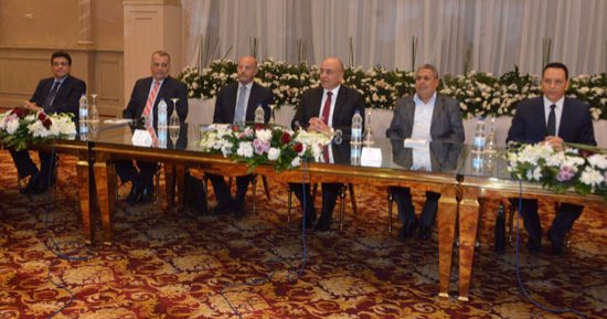 مصر تنجح فى جمع الفرقاء الليبيين على طاولة واحدة.. لجنتا التواصل العسكرى الليبية تتفقان على تشكيل لجان فنية نوعية مشتركة لتوحيد مؤسسة الجيش.. والمجتمعون يؤكدون التزامهم بإقامة دولة مدنية ومساندة المسار السياسى