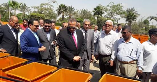 محافظ الجيزة يتفقد منظومة معدات النظافة الجديدة لخدمة القرى الأكثر احتياجا
