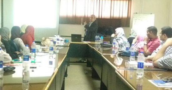 منح تدريبيه للعاملين بالمستشفى الجامعى بأسيوط فى مجالات مكافحة العدوى