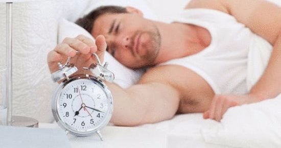 أطعمة يجب تناولها إذا استيقظت من النوم وتشعر بالتعب الموز والبلح أبرزها