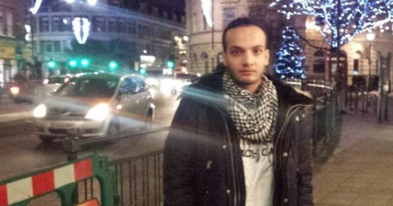 على خطى العميل 007 .. شرطى بريطانى يتنكر فى زى "متشرد" لاعتقال مشتبه به فى هجوم مترو لندن بمطعم دجاج.. أسرة المشتبه به: لا يستطيع إيذاء ذبابة وكان يدرس الصحافة.. تليجراف: سافر مصر وخرج منها إلى إيطاليا