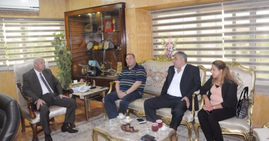 محافظ أسوان يلتقى مسئولى سوق ومعرض الترجمان