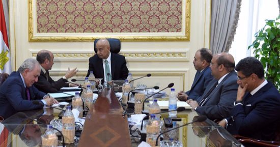رئيس الوزراء يتابع مستجدات الأجندة التشريعية للحكومة 