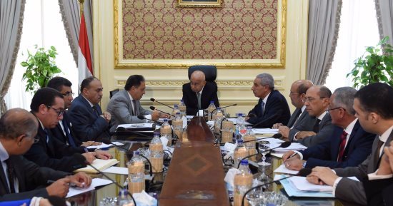 رئيس الوزراء يستعرض عددا من الدعاوى القضائية والمنازعات بين جهات حكومية