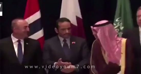 منبوذ لا يسلم عليه أحد.. فيديو يكشف وضع وزير خارجية تميم بعد مقاطعة العرب