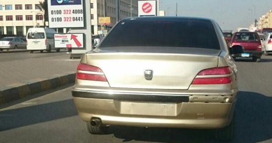 قارئ يرصد سيارة بدون لوحات معدنية بميدان الحصرى فى 6 أكتوبر