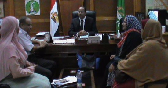 رئيس مدينة بركة السبع يجتمع بمسئولى الصحة والتعليم استعداداً للعام الدراسى
