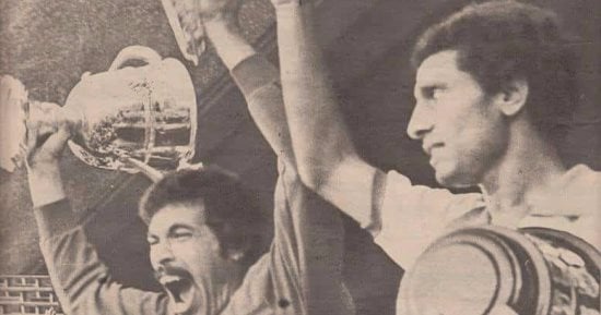 شاهد..  "المعلم وملك النص" يحتفلان بكأس مصر فى الزمن الجميل
