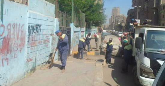 بالصور.. نظافة الجيزة تكثف حملاتها حول المدارس استعدادا للعام الدراسى