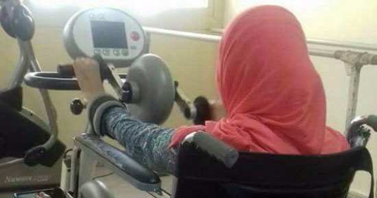 سيدة بقنا تستغيث لعلاج ابنتها المصابة بمرض فشل الأطباء فى تشخيصه