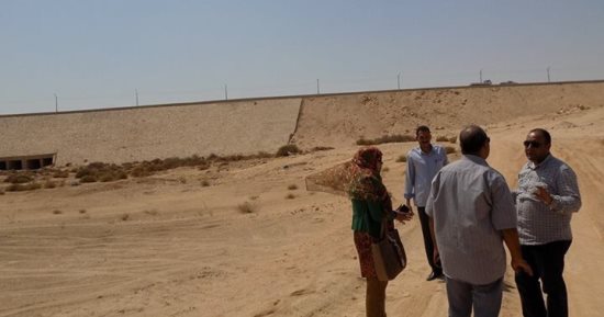 مسؤولى مركز أبنوب بأسيوط يتفقدون سدود الإعاقة ومخرات السيول