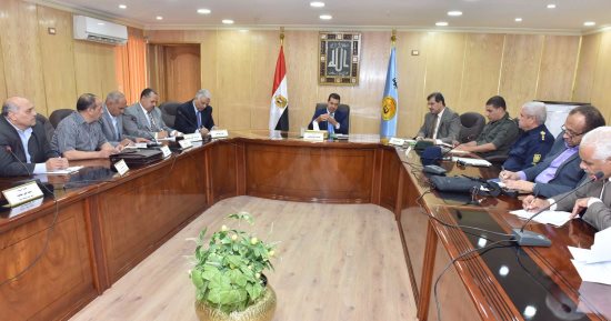 محافظ أسيوط يترأس إجتماع لجنة إدارة الكوارث والأزمات استعداداً لمواجهة السيول