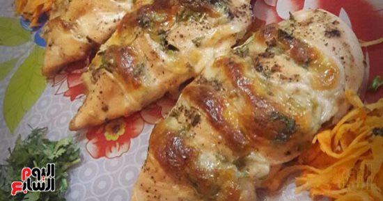 طريقة عمل صدور دجاج بالموتزريلا والبقدونس