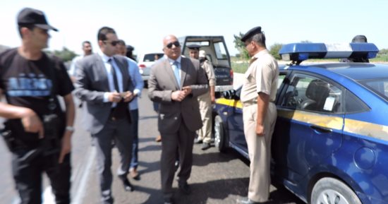 مدير أمن البحيرة يتفقد الكمائن بالطريق الصحراوى