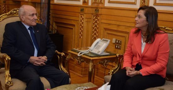 "العصار" ووزيرة التخطيط يشهدان توقيع عقد لإعادة هيكلة شركة " حلوان للصناعات الهندسية "