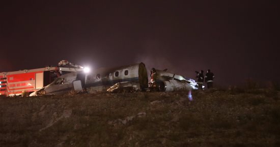 بالصور.. توقف الحركة الجوية فى مطار أتاتورك بإسطنبول بعد سقوط طائرة خاصة