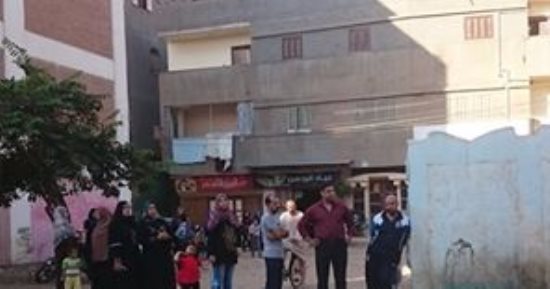 بالصور.. مدارس بلا أفنية وأخرى تحاصرها القمامة بدمياط قبل بدء الدراسة بساعات