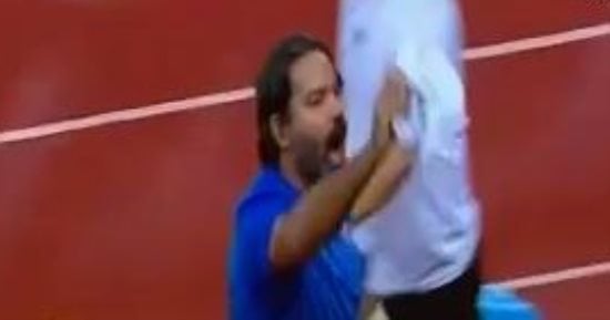 بالفيديو.. مدحت عبد الهادى يرد على حسام حسن برفع قميص الزمالك
