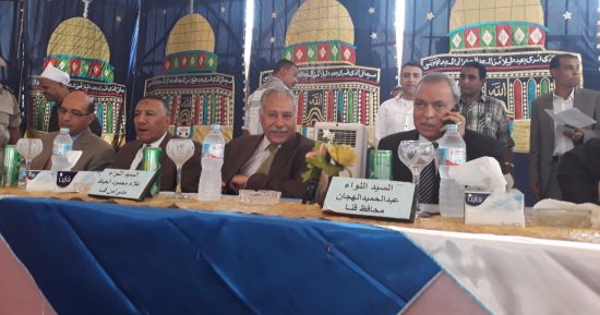 بالفيديو والصور.. إنهاء خصومة بين عائلتين فى قنا ..ومدير الأمن: سنقضى على الثأر