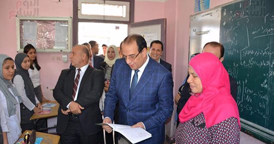 محافظ الدقهلية يتفقد 3 مدارس لمتابعة بدء العام الدراسى الجديد