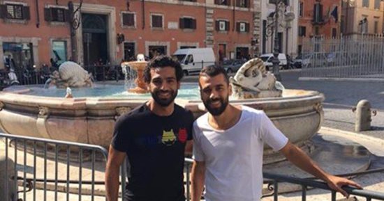 محمد صلاح يحفز لاعبى الأهلى الدوليين "هاتفيا" قبل مواجهة الترجى