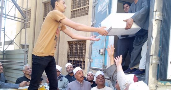 بالصور.. أوقاف سوهاج توزع 10طن من لحوم صكوك الأضاحى على الأسر الفقيرة