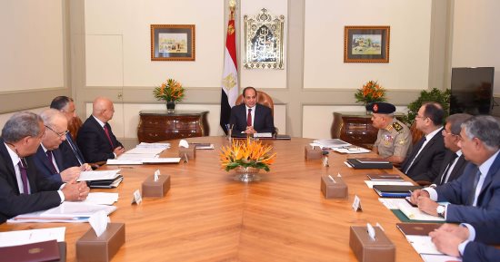  الرئيس يوجه الحكومة بوضع خطة لدعم صغار المستثمرين وإنشاء كيانات كبرى لرعايتهم.. السيسى يتابع المشروعات المشتركة بين قبرص واليونان قبل قمة نوفمبر.. ويستمع لخطة وزارة التموين بشأن تطبيق منظومة الخبز الجديدة 